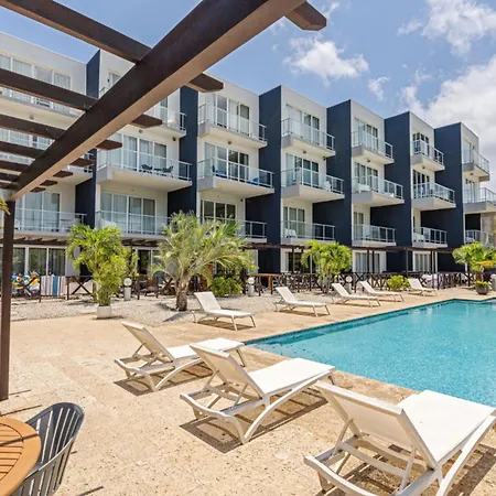 Large Luxury apartment on Palm Beach